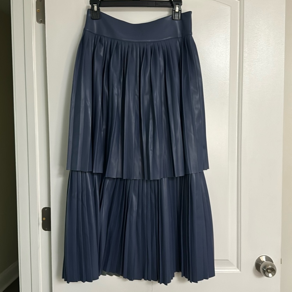 💙NEW WITH TAGS EMILY MCCARTHY CHLOE SKIRT IN VINTAGE INDIGO💙